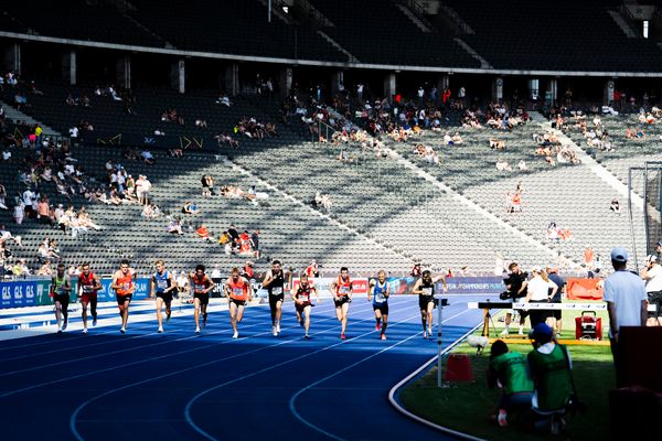 3000m Start waehrend der deutschen Leichtathletik-Meisterschaften im Olympiastadion am 26.06.2022 in Berlin